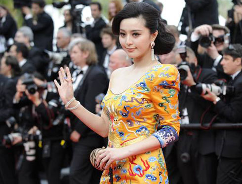 Nữ diễn viên Trung Quốc thu hút rất nhiều ống kính máy ảnh.